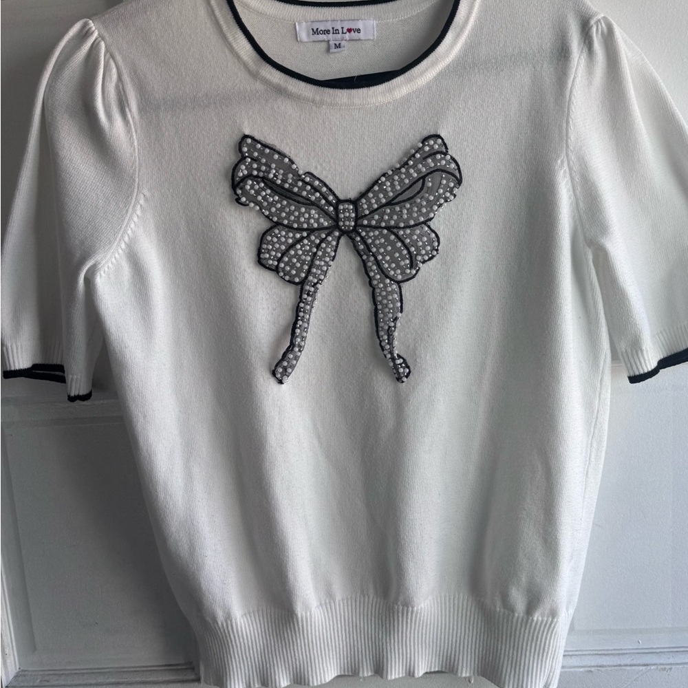 More in Love White Short-Sleeve Bow Appliqué Sweater Top Size M